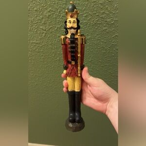 Vintage Windsor collection slim nutcracker